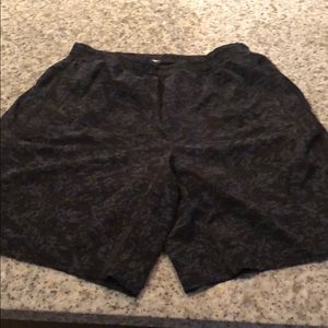 LuLuLemon - Black/Gray Partterned - Shorts - Large